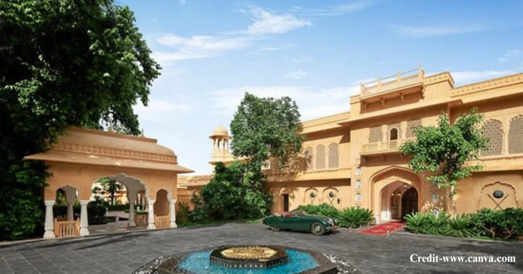 Hotels and Dining Options Nearby